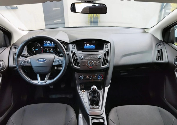 Ford Focus cena 32900 przebieg: 180000, rok produkcji 2016 z Poznań małe 436